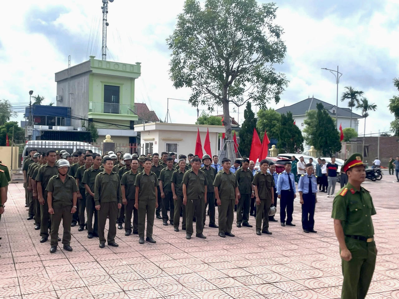 Công an phường An Phong và lực lượng bảo vệ an ninh trật tự cơ sở sẵn sàng cho lễ ra quân.