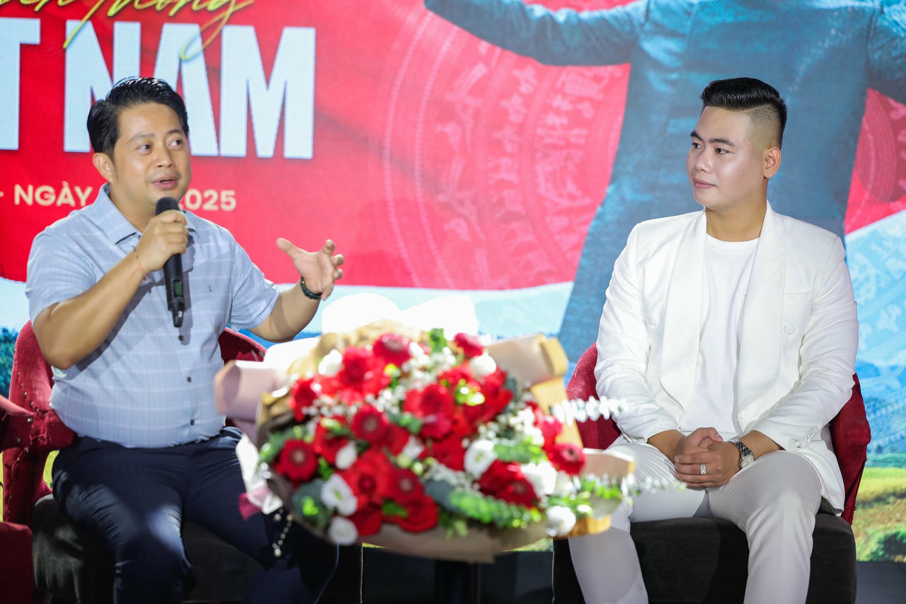 "Truyền thống Việt Nam" do ca sĩ - giảng viên Đào Nguyên Vũ (nghệ danh Ái Nhân) sáng tác, phổ thơ của Chí Anh (ảnh BTC).