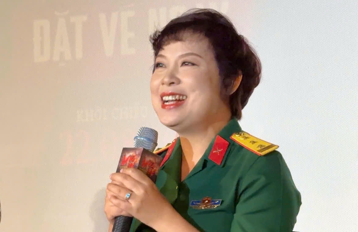 Đạo diễn Đặng Thái Huyền: Chúng tôi tận hiến 200% sức lực thực hiện “Mưa đỏ”