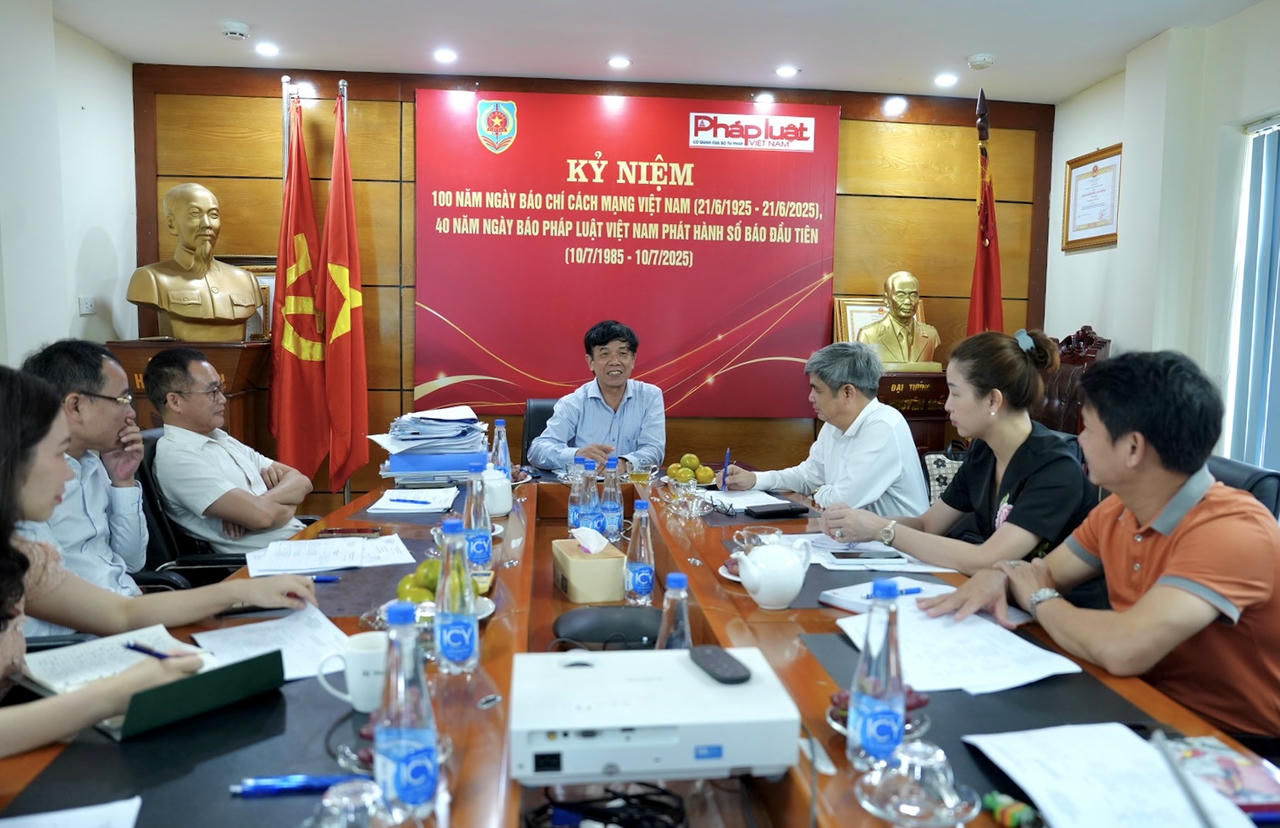 Toàn cảnh cuộc họp Chung khảo Giải báo chí toàn quốc về ngành Tư pháp lần thứ nhất.