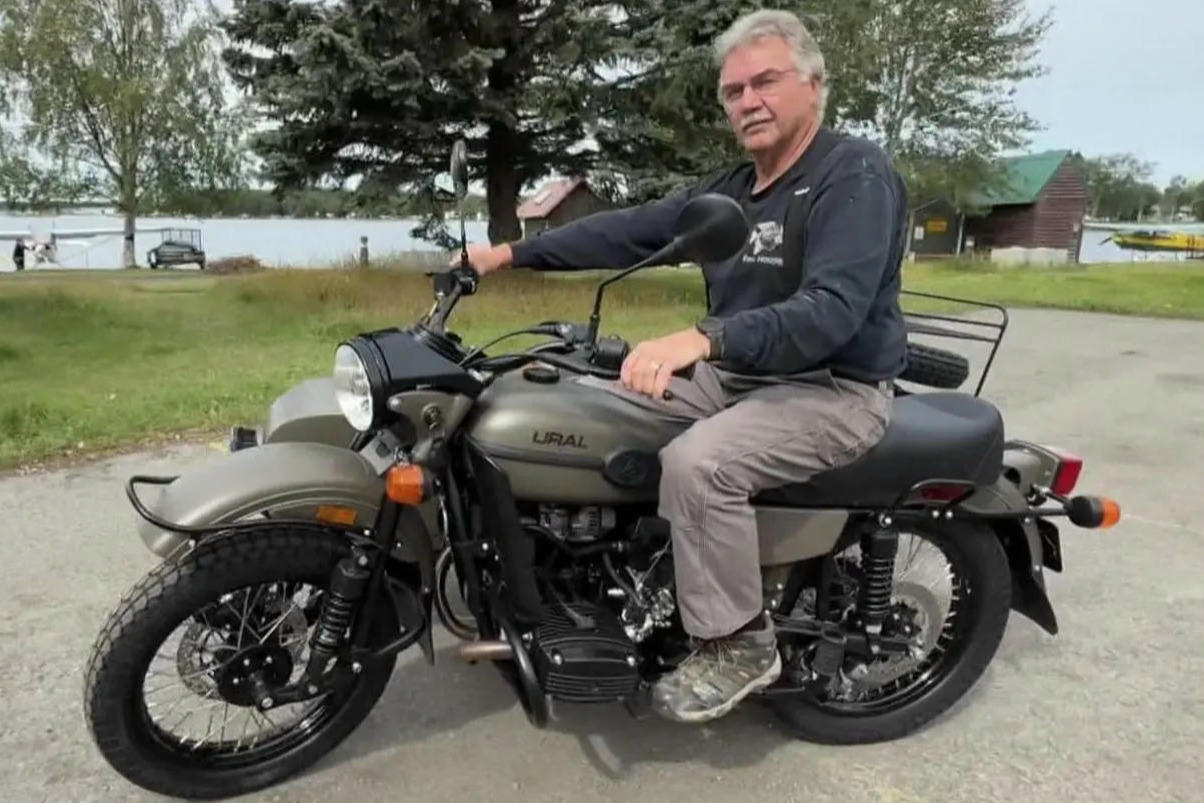 Ông Putin tặng xe máy mới cho người đàn ông Alaska than phiền khó sửa xe Liên Xô cũ