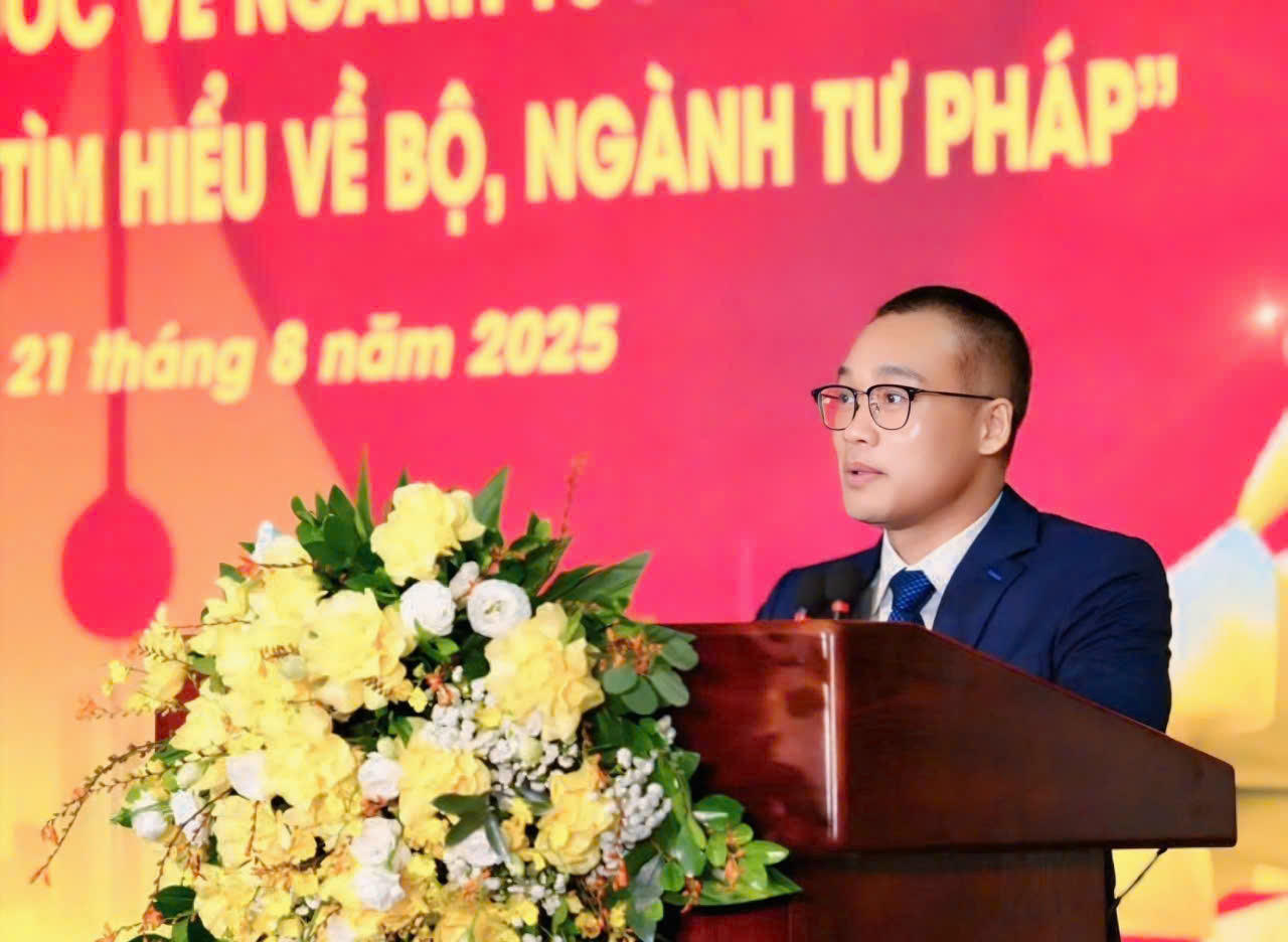 Nhà báo Trần Ngọc Hà - Phó Tổng biên tập Báo Pháp luật Việt Nam công bố Quyết định công nhận các tác phẩm đạt giải "Giải Báo chí toàn quốc về ngành Tư pháp lần thứ Nhất" 