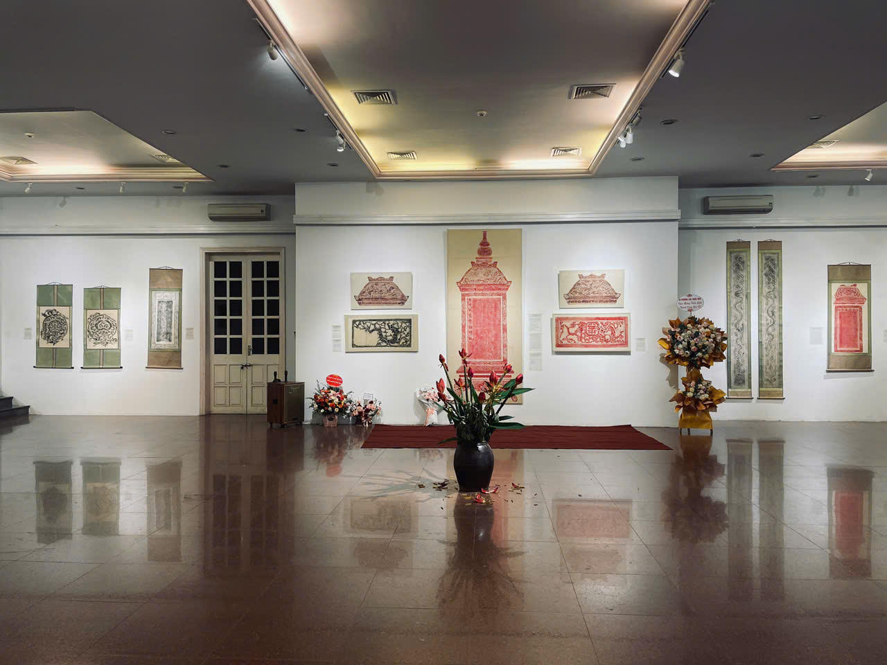 Nằm trong chuỗi hoạt động kỷ niệm 100 năm thành lập Trường Đại học Mỹ thuật Việt Nam, tiền thân là Trường Mỹ thuật Đông Dương, 47 năm thành lập Khoa Lý luận, Lịch sử và Phê bình mỹ thuật, Khoa tổ chức triển lãm “Bản rập trong nghiên cứu và sáng tạo mỹ thuật”.