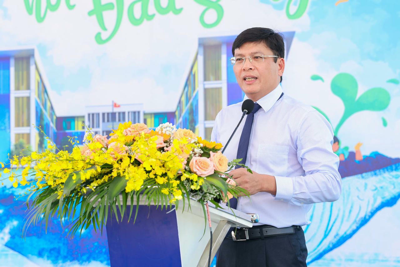 Ông Mai Văn Hà, Giám đốc Công ty Thép Hòa Phát Dung Quất phát biểu tại buổi lễ