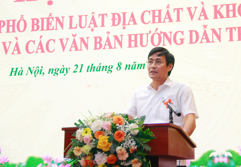 Thứ trưởng Bộ Nông nghiệp và Môi trường Trần Quý Kiên phát biểu tại Hội nghị.