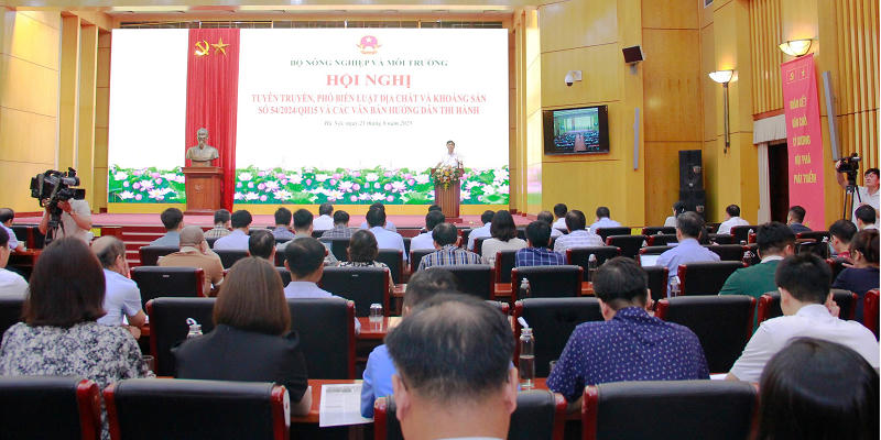 Ngày 21/8, tại Trụ sở Bộ Nông nghiệp và Môi trường, Tạp chí Nông nghiệp và Môi trường và Cục Địa chất và Khoáng sản Việt Nam phối hợp tổ chức Hội nghị "Tuyên truyền, phổ biến Luật Địa chất và Khoáng sản số 54/2024/QH15 và các văn bản hướng dẫn thi hành".