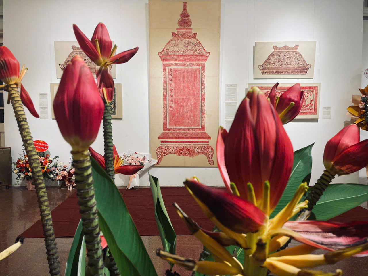 Triển lãm giới thiệu 50 bản rập tiêu biểu từ thời Lý đến thời Nguyễn cùng nhiều công trình nghiên cứu liên quan, qua đó khẳng định vai trò của bản rập trong việc gìn giữ di sản và khơi nguồn cảm hứng sáng tạo mỹ thuật.