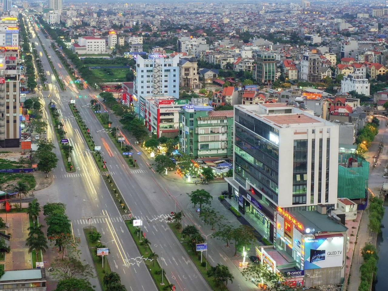 Phó chủ tịch Thường trực TP Lê Anh Quân yêu cầu tăng cường kiểm tra, xử lý nghiêm các hành vi vi phạm về môi trường, nhất là tình trạng xả rác bừa bãi.
