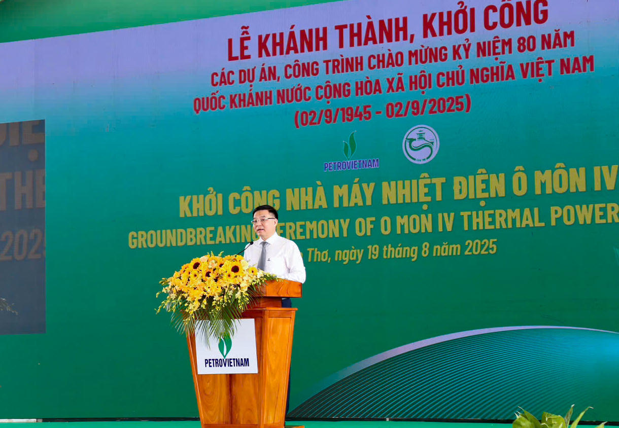 Chủ tịch HĐTV Petrovietnam Lê Mạnh Hùng .