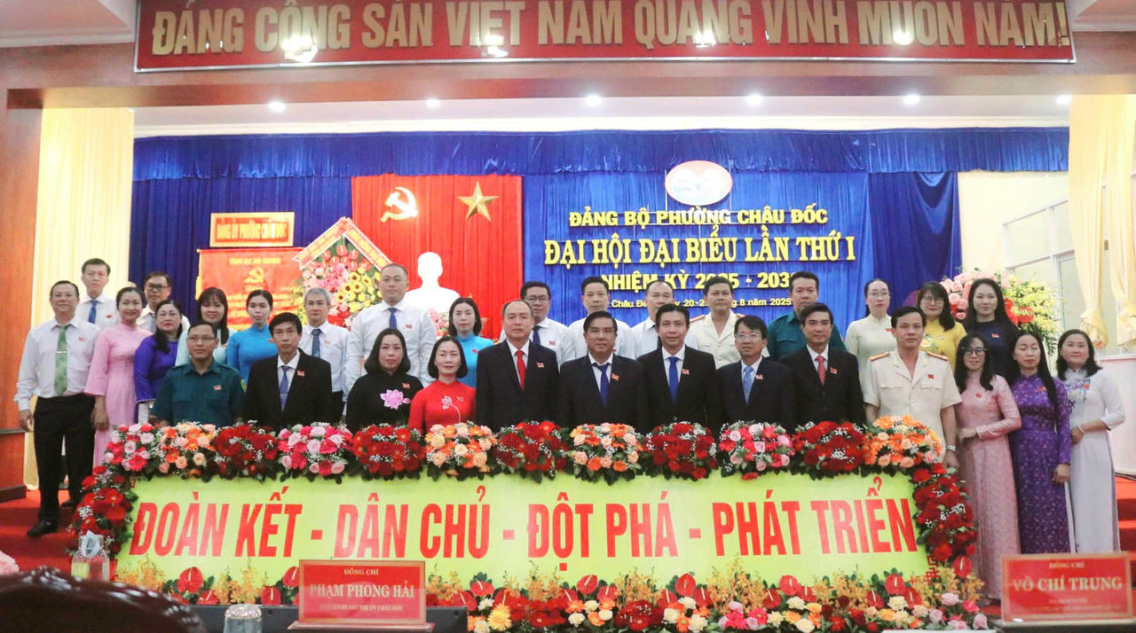Ra mắt Ban Chấp hành Đảng bộ phường Châu Đốc, nhiệm kỳ 2025 – 2030.