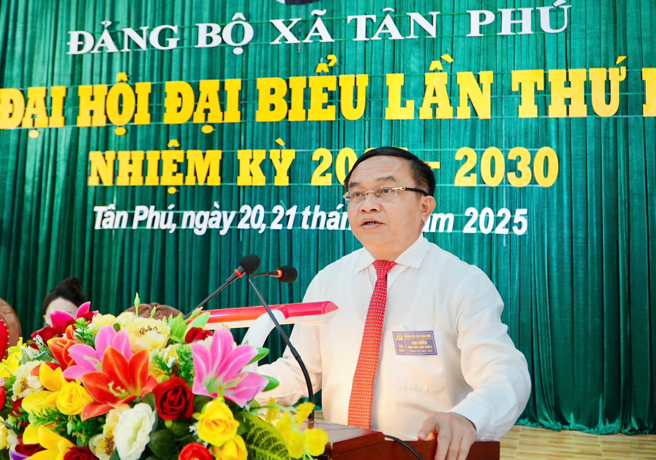 Ông Ngọc Kim Nam - Ủy viên Ban Thường vụ Tỉnh ủy, Trưởng Ban Tuyên giáo và Dân vận Tỉnh ủy Nghệ An phát biểu tại đại hội.