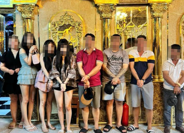 Các đối tượng bị bắt quả tang.