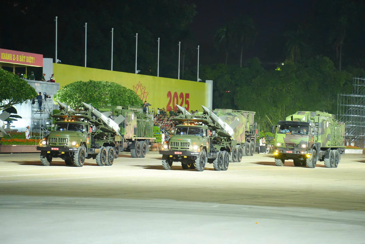 Mãn nhãn dàn khí tài hiện đại trong buổi hợp luyện diễu binh A80