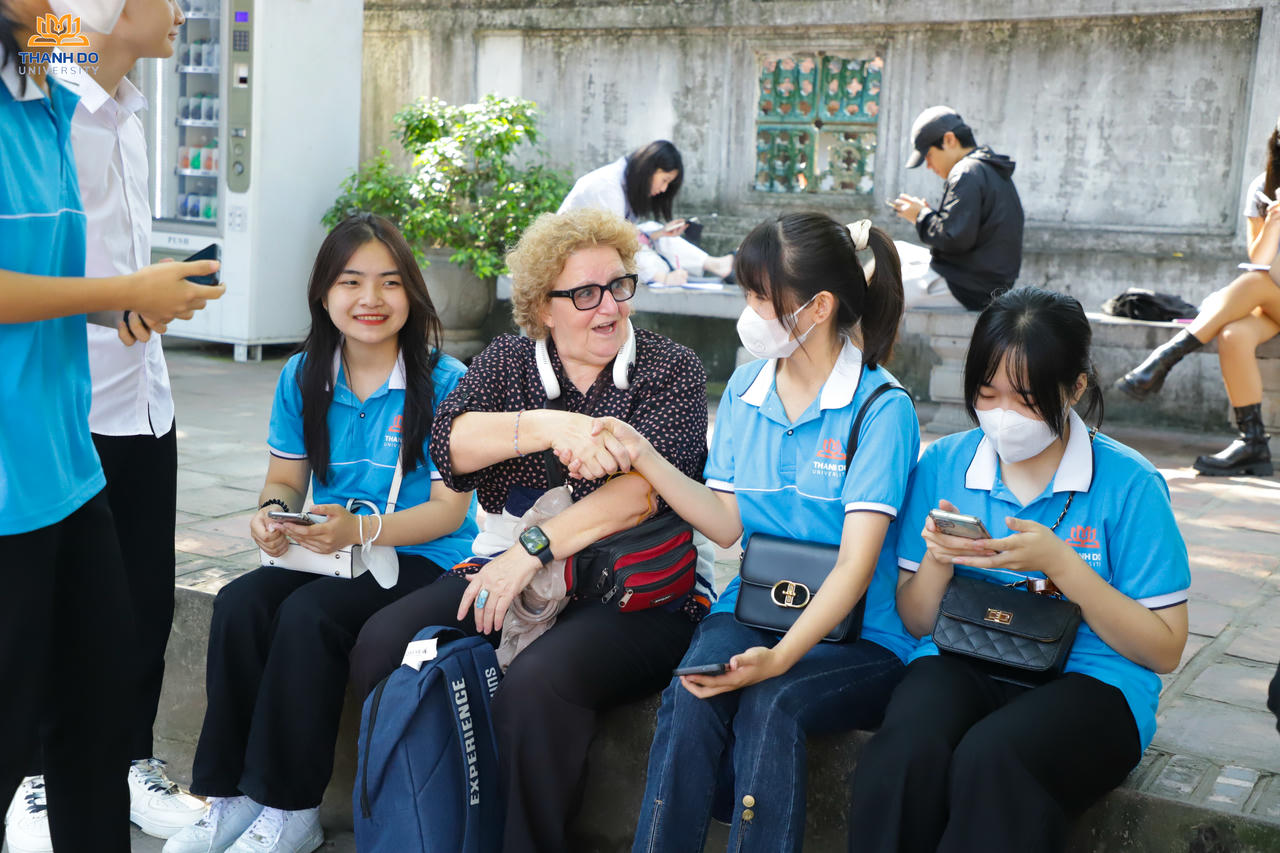 Các chuyến đi thực tế, thực tập thực hành nghề nghiệp giúp sinh viên Ngôn ngữ Anh trường Đại học Thành Đô tự tin sử dụng Tiếng Anh, giao tiếp với người nước ngoài 