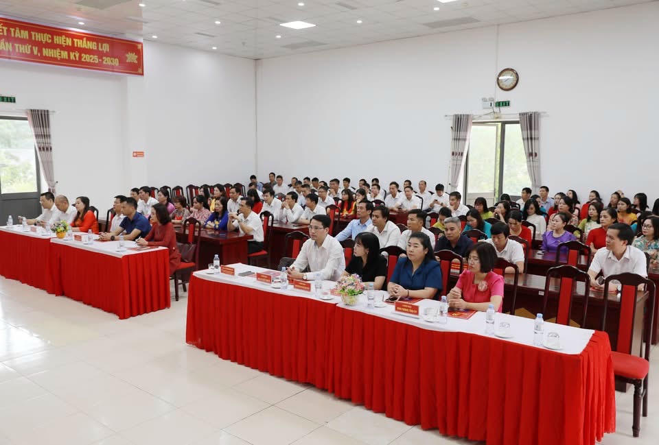 Các đại biểu tham dự hội nghị.