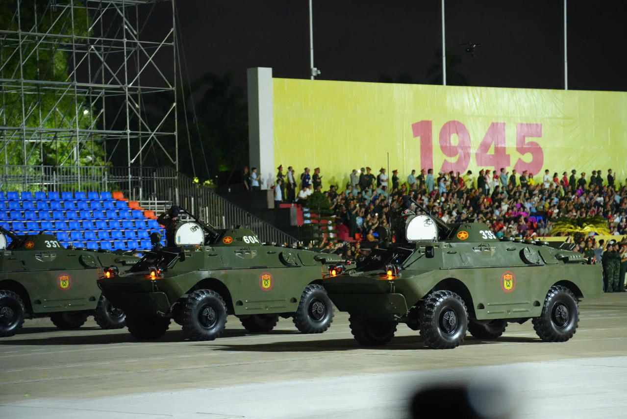 Mãn nhãn dàn khí tài hiện đại trong buổi hợp luyện diễu binh A80