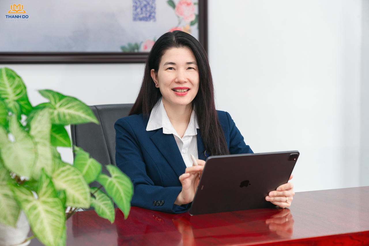 PGS. TS. Phan Thị Thanh Thảo – Hiệu trưởng Trường Đại học Thành Đô nỗ lực đưa Tiếng Anh trở thành ngôn ngữ thứ hai trong trường học.