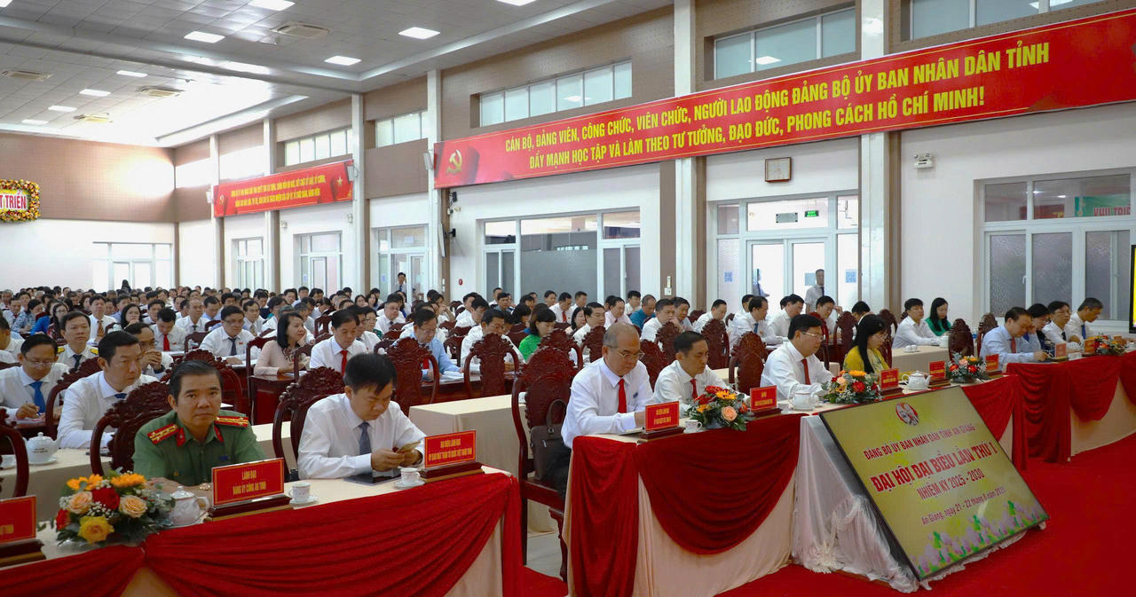 Toàn cảnh đại hội.
