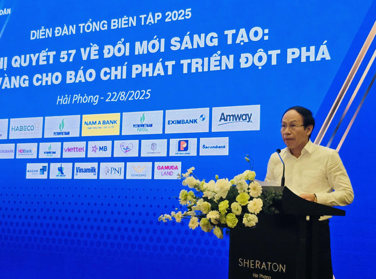 Ủy viên Trung ương Đảng, Bí thư Thành ủy Hải Phòng Lê Tiến Châu phát biểu tại diễn đàn.