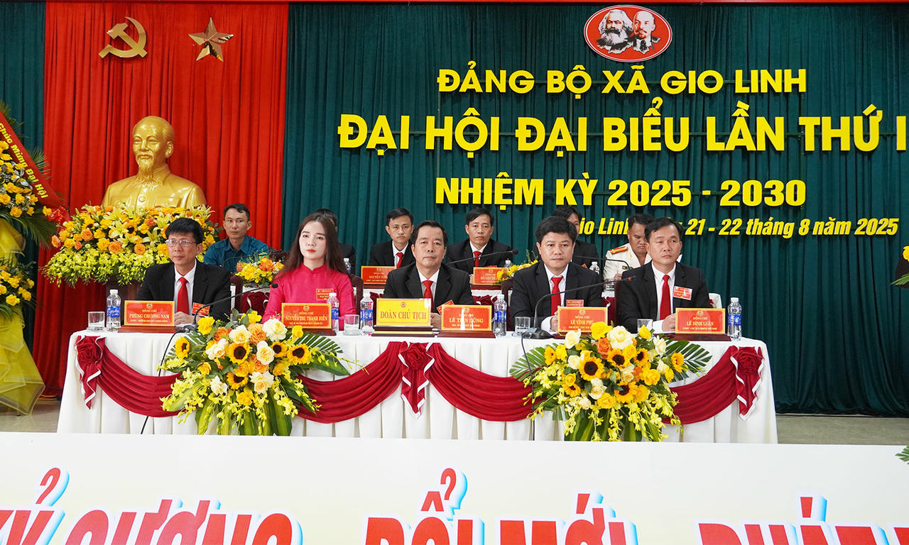 Đoàn Chủ tịch điều hành Đại hội.