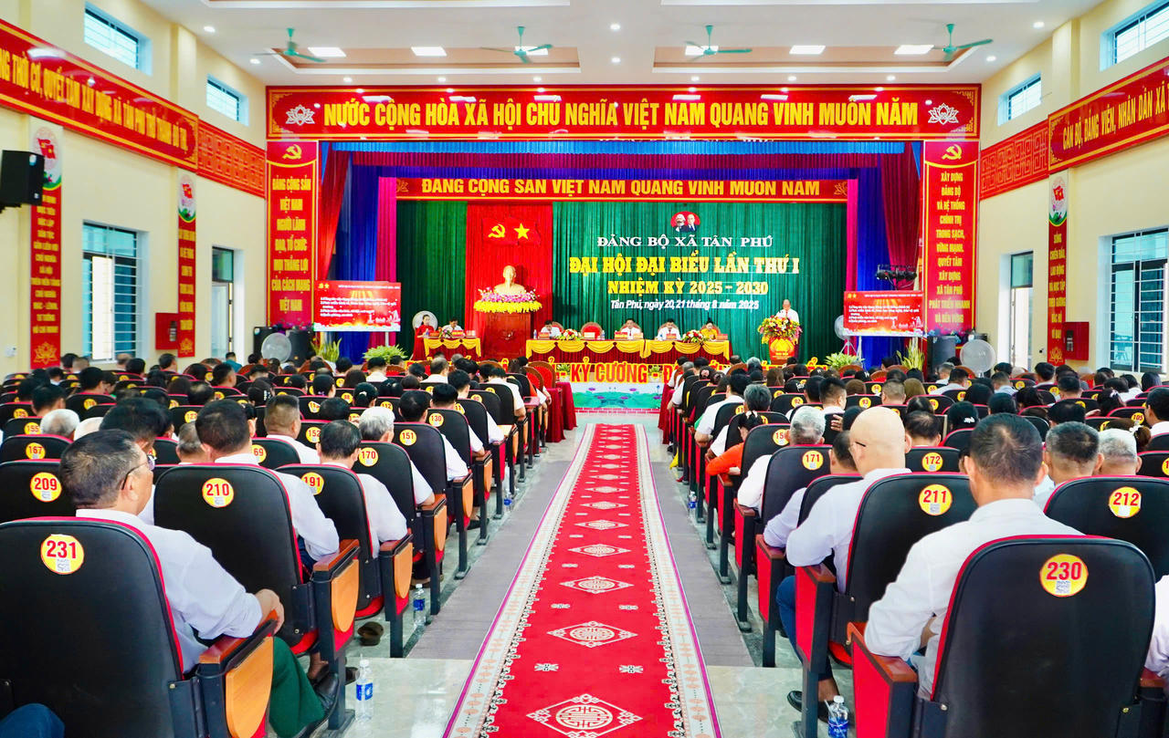 Quang cảnh Đại hội xã Tân Phú.