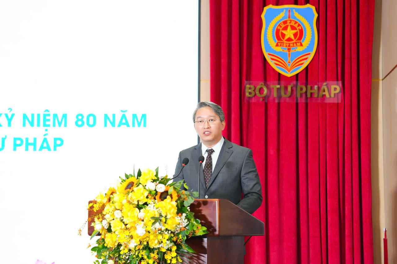 Bộ trưởng Nguyễn Hải Ninh phát biểu tại buổi gặp mặt.