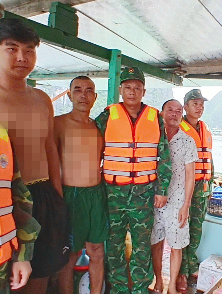 Cứu hộ tàu cá và 3 ngư dân gặp nạn trên biển Quảng Ninh