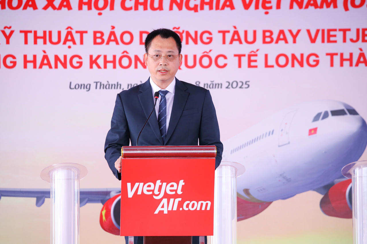 Phó Cục trưởng Cục Hàng không Việt Nam Đỗ Hồng Cẩm, chúc mừng Vietjet khởi công dự án Trung tâm Kỹ thuật Bảo dưỡng Tàu bay