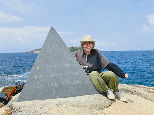 Cực Đông - Mũi Đôi (Khánh Hòa), nơi đón ánh bình minh đầu tiên
trên đất liền Việt Nam.