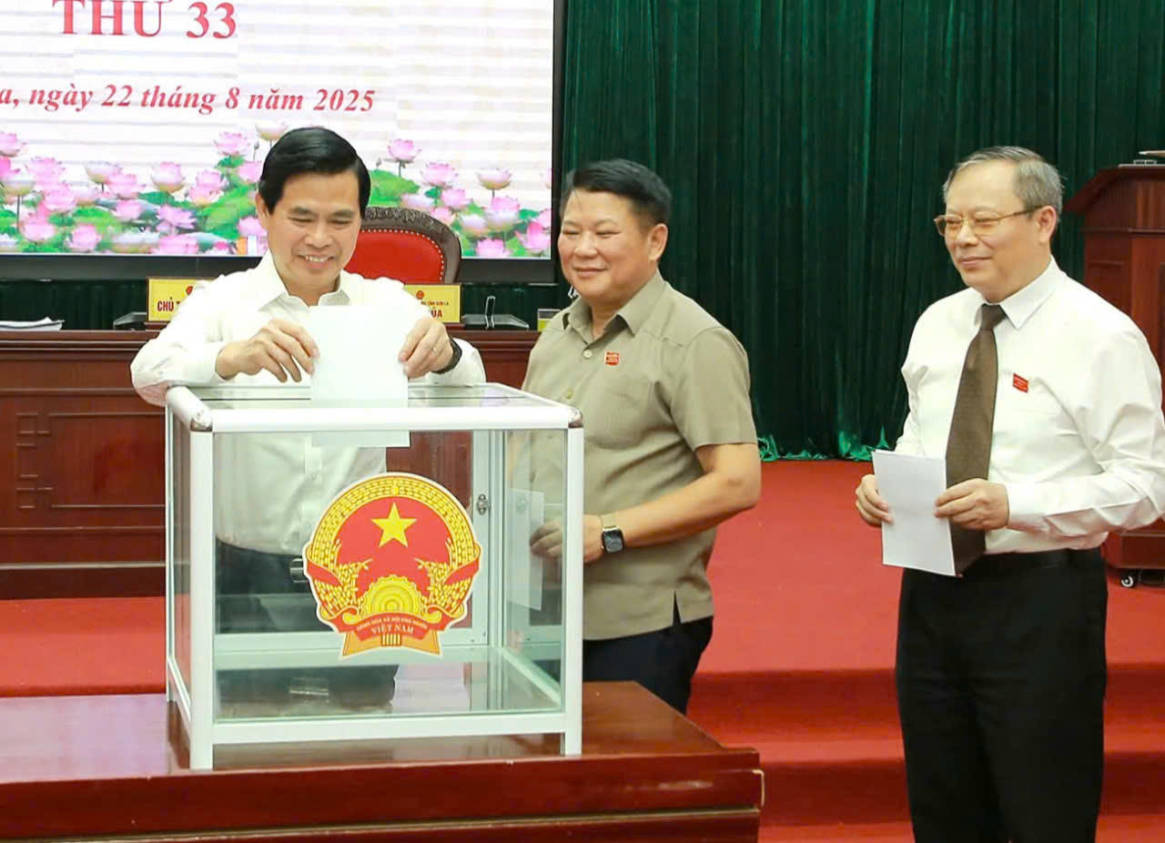 Các đại biểu bầu chức danh Phó Chủ tịch UBND tỉnh Sơn La.