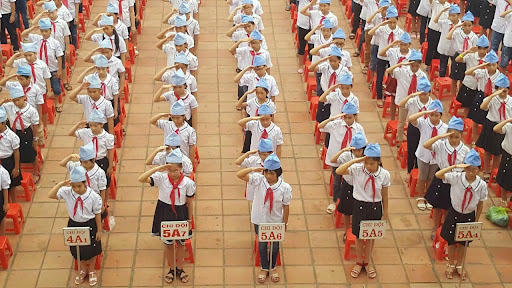 Ngày khai giảng sắp tới, Bộ Giáo dục và Đào tạo yêu cầu các thầy, cô giáo và học sinh, sinh viên trên cả nước thực hiện nghi thức chào cờ, hát Quốc ca cùng thời điểm.
(Nguồn: Trường Tiểu học Lý Tự Trọng)