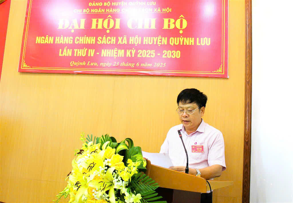 Ông Nguyễn Quý Thái - Bí thư chi bộ Đảng, Giám đốc Phòng giao dịch NHCSXH Quỳnh Lưu.