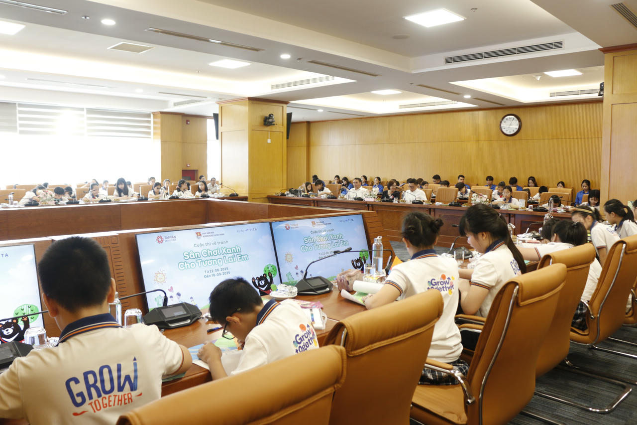 Phát động cuộc thi vẽ tranh 'Sân chơi xanh cho tương lai em'