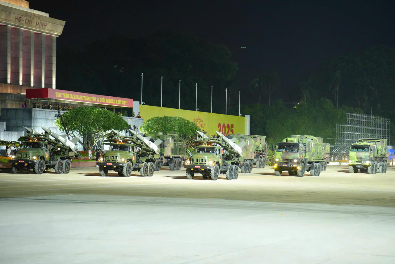 Mãn nhãn dàn khí tài hiện đại trong buổi hợp luyện diễu binh A80