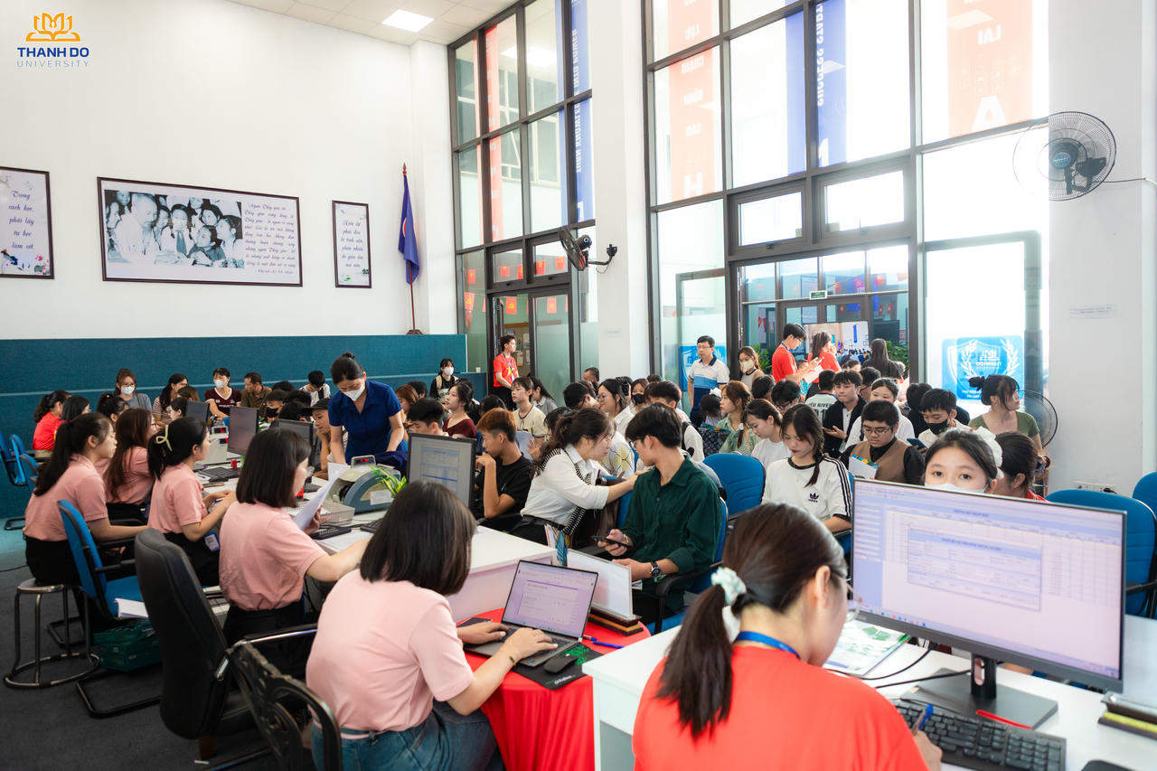 Các thí sinh trúng tuyển đến nhập học tại nhà trường, chính thức trở thành Tân sinh viên trường Đại học Thành Đô