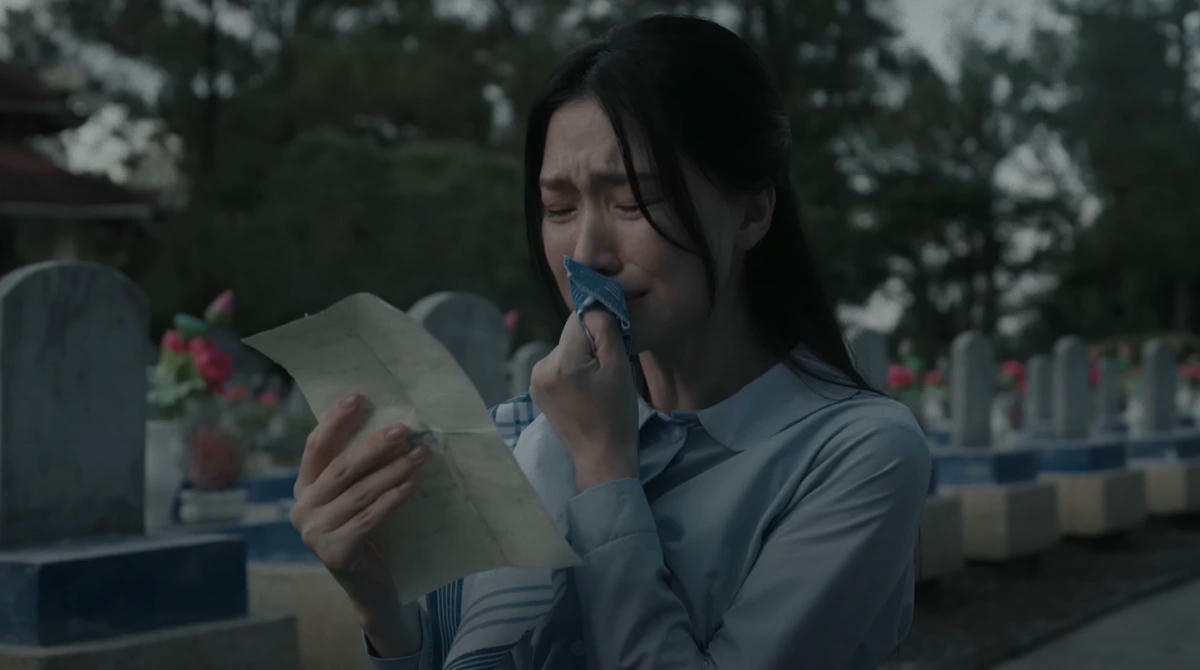 Hòa Minzy nghẹn ngào với “Nỗi đau giữa hòa bình”