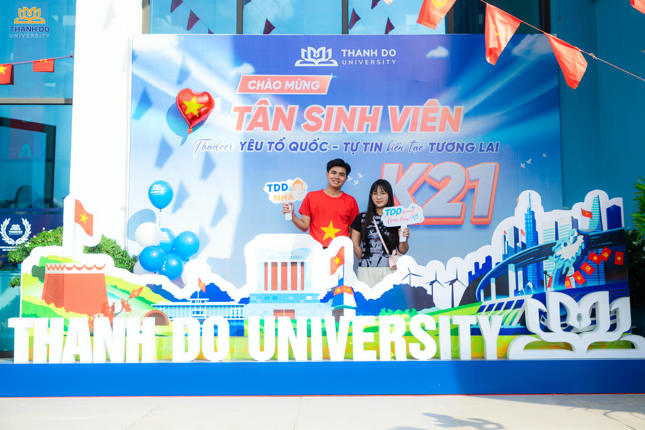 Hòa cùng không khí rực rỡ sắc cờ đỏ sao , hai ngày hội được tổ chức với tinh thần tự hào dân tộc lan tỏa khắp khuôn viên nhà trường