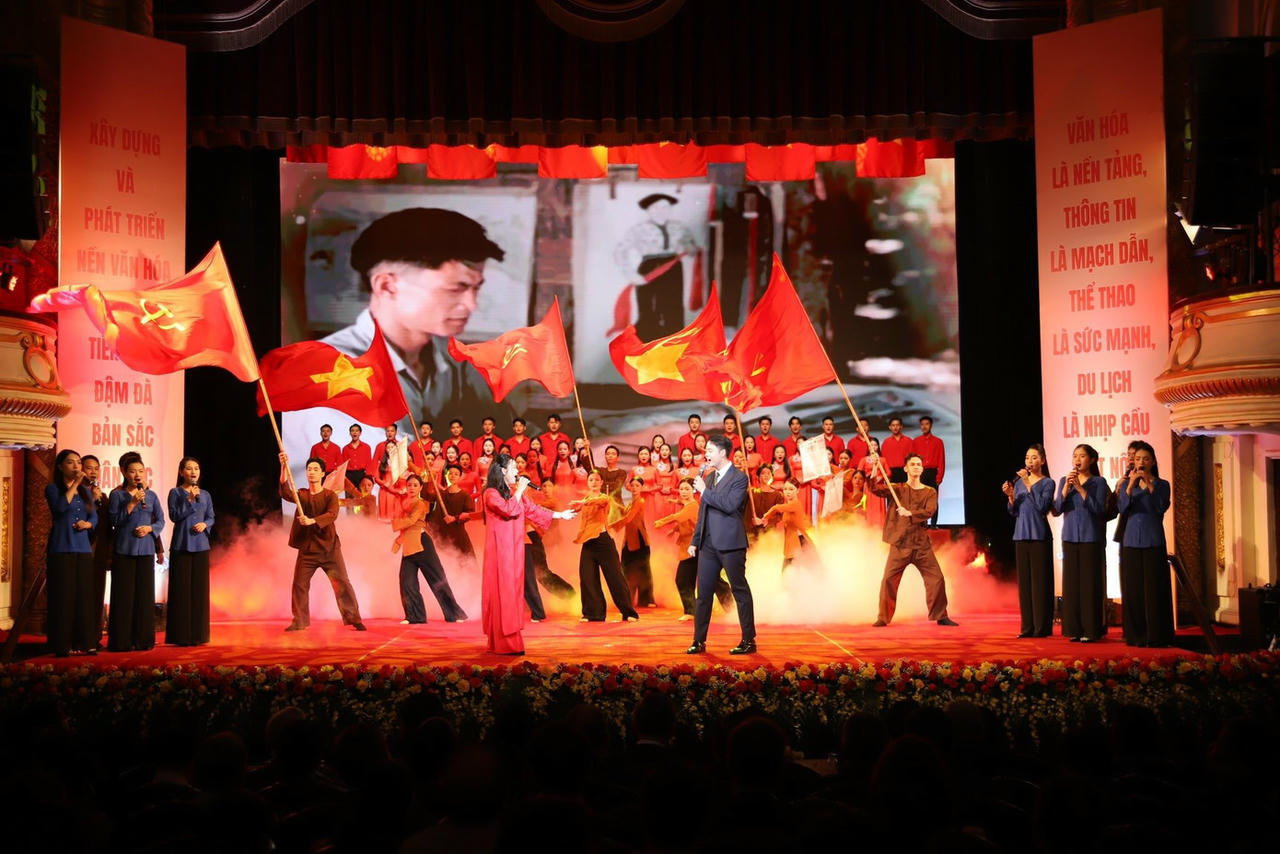Chương trình nghệ thuật chào mừng Lễ kỷ niệm 80 năm Ngày truyền thống Ngành Văn hoá. (Ảnh Cổng Thông tin điện tử Bộ VH-TT-DL)

