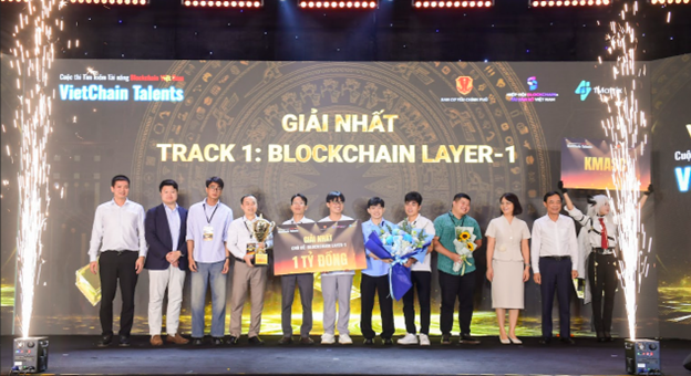 Đội thi thuộc Học viện kỹ thuật mật mã nhận giải