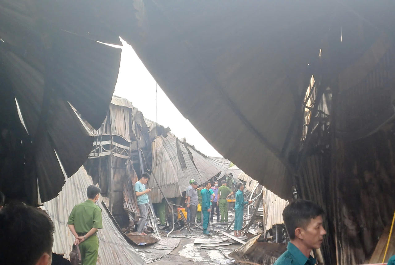 Hiện trường vụ cháy chợ Thanh Tùng (ấp Cái Ngay, xã Thanh Tùng, tỉnh Cà Mau).