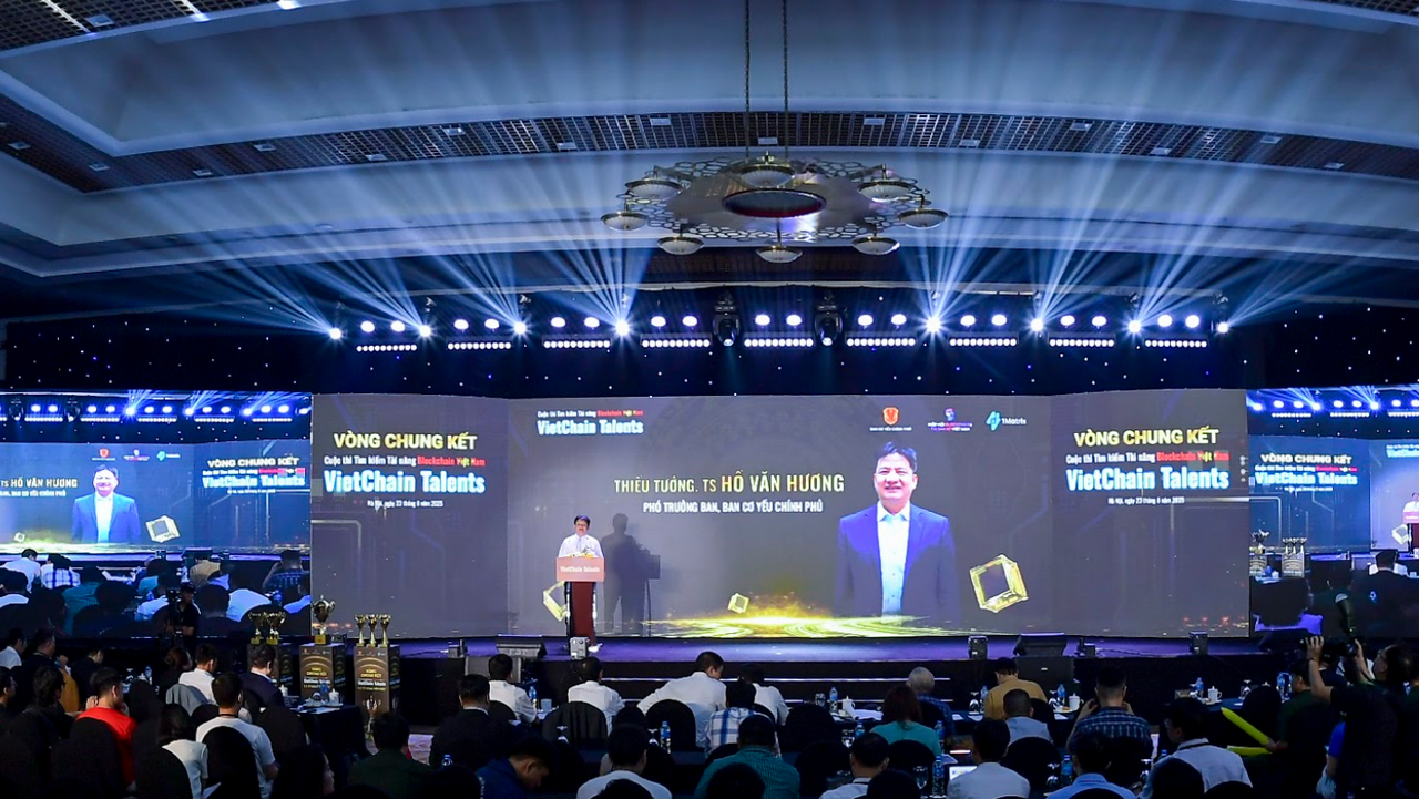 Hơn 3,5 tỷ đồng đã được trao tại vòng chung kết Tìm kiếm Tài năng Blockchain Việt Nam Hơn 3,5 tỷ đồng đã được trao tại vòng chung kết Tìm kiếm Tài năng Blockchain Việt Nam