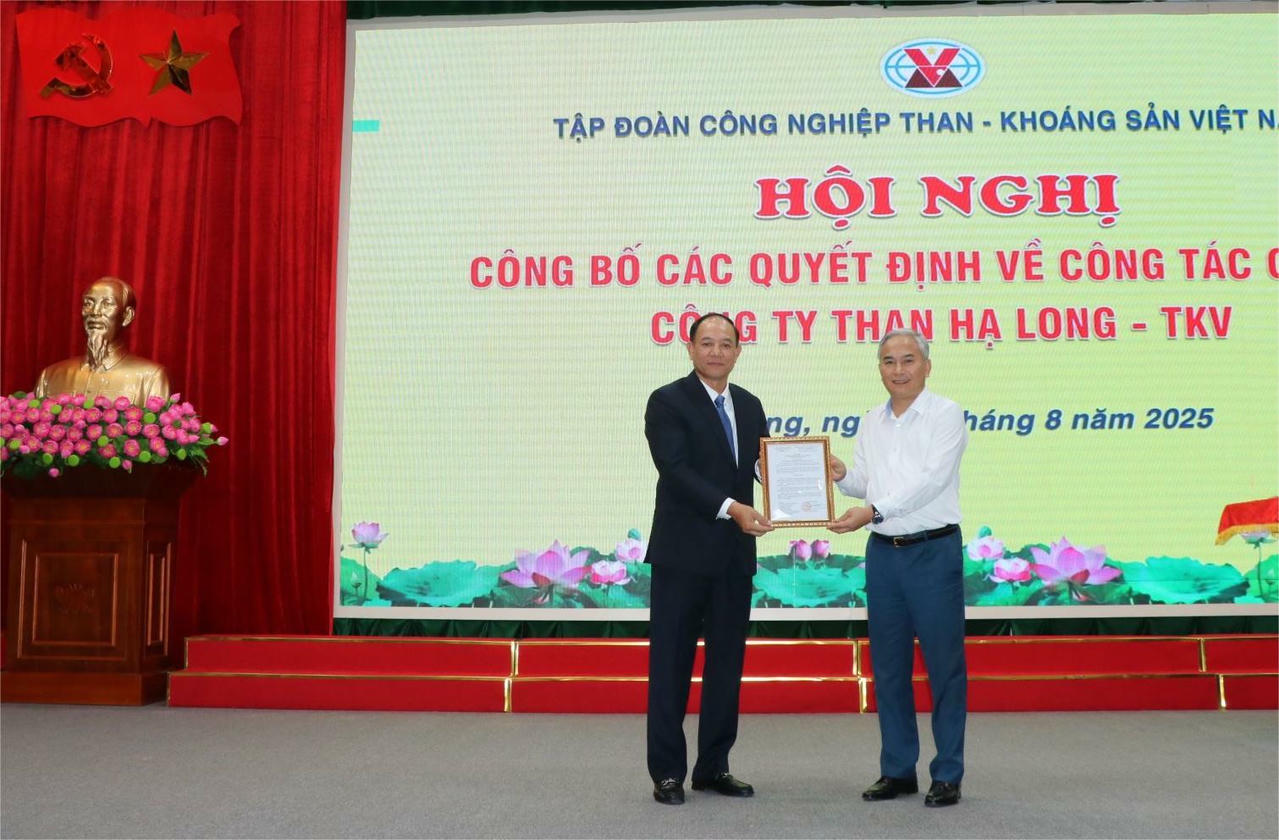 Ông Phạm Duy Hưng, Phó trưởng ban Điều độ sản xuất than Tập đoàn giữ chức vụ Giám đốc Công ty Than Hạ Long - TKV