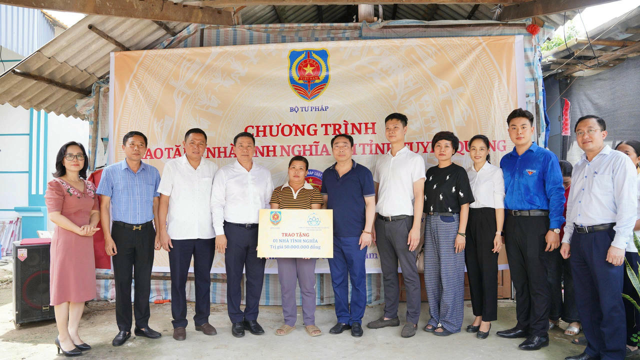 Bộ Tư pháp chung tay xóa nhà tạm tại Tuyên Quang