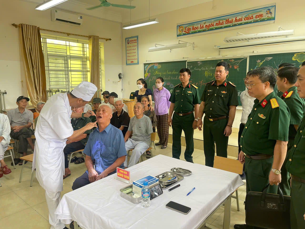 Thiếu tướng Lê Văn Long Phó Tư lệnh Quân khu 3 và đoàn công tác kiểm tra, thăm hỏi tại chương trình