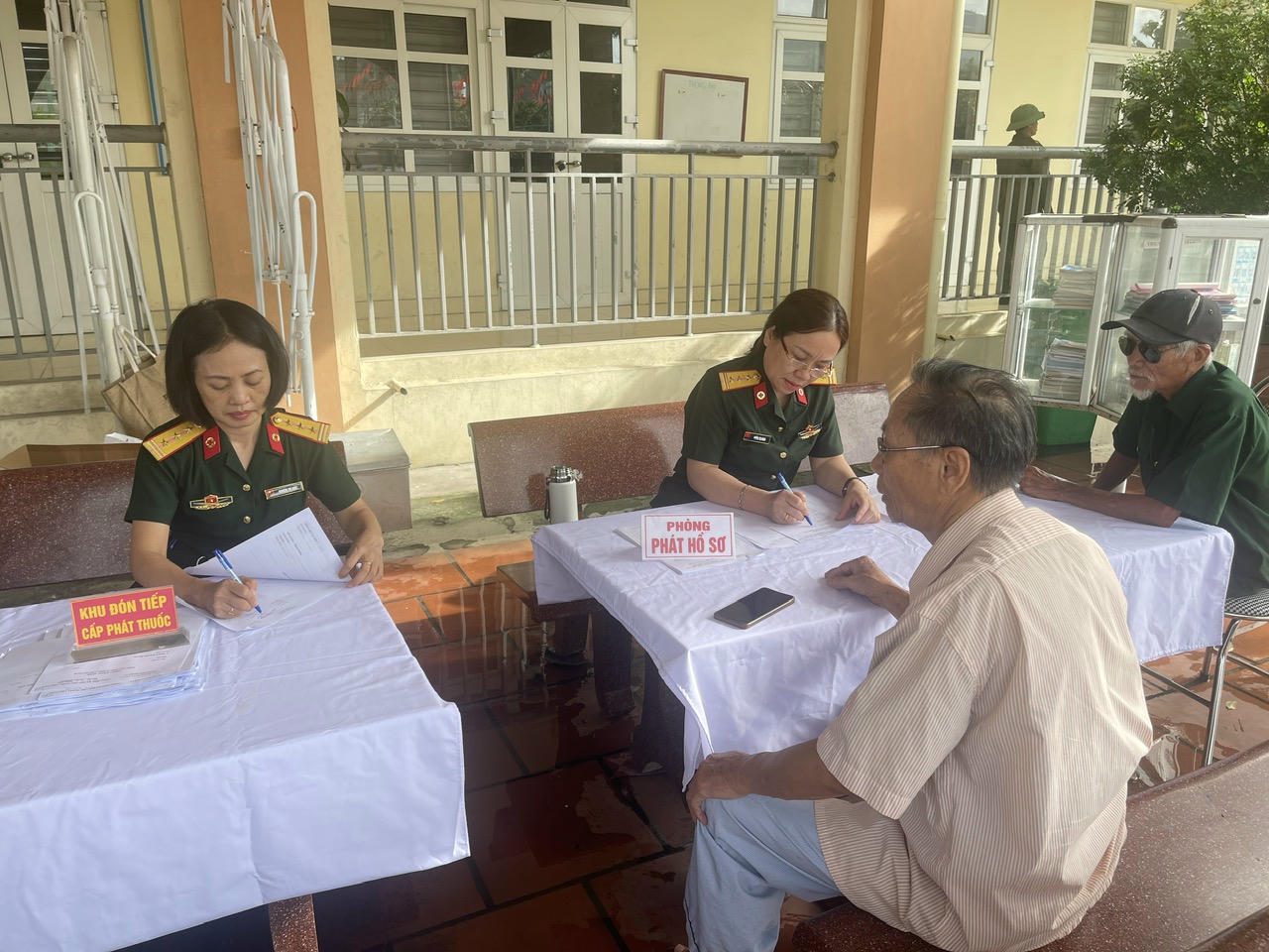 Nơi đón tiếp Nhân dân đến khám bệnh