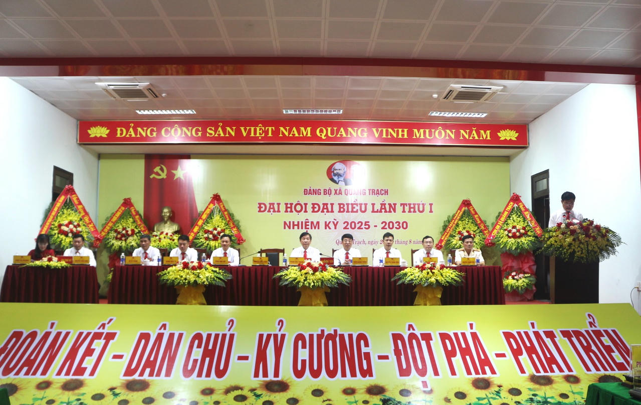 Đoàn Chủ tịch điều hành Đại hội.