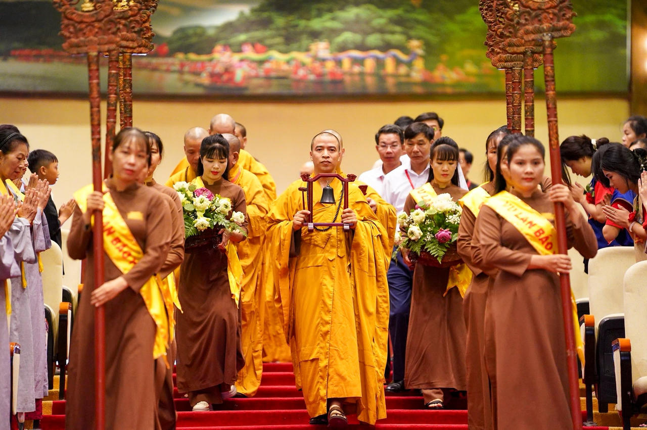 Nghi thức cung nghinh Chư tôn đức.