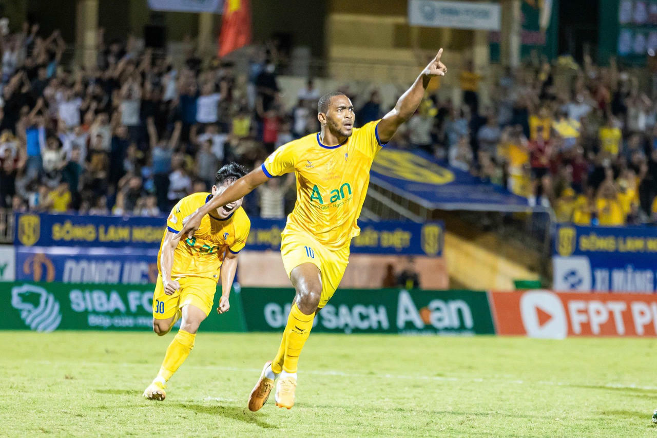 Sông Lam Nghệ An 'lội ngược dòng' trước đương kim vô địch Thép Xanh Nam Định 