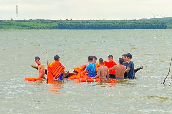 Quảng Trị: Lật thuyền trên hồ Bàu Sen khiến một người tử vong