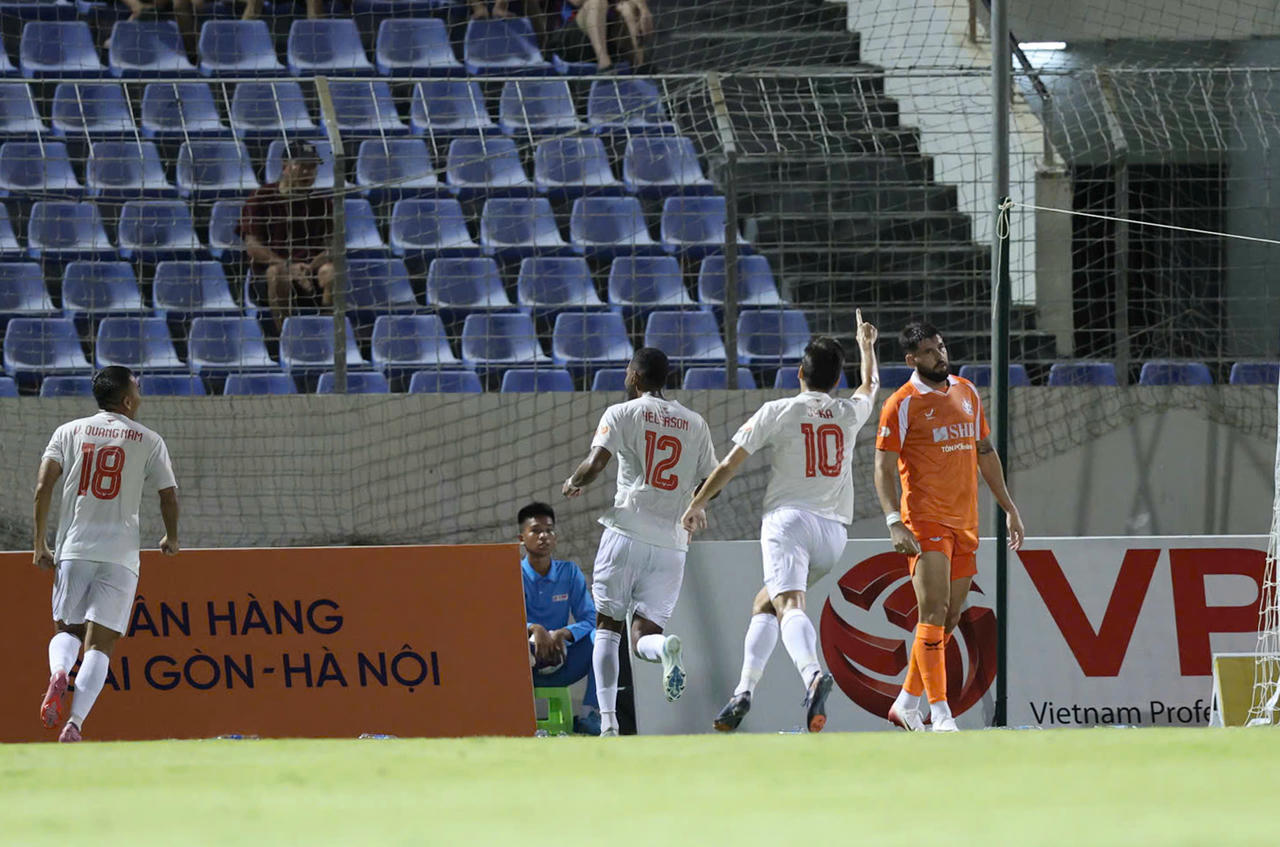 Sông Lam Nghệ An 'lội ngược dòng' trước đương kim vô địch Thép Xanh Nam Định 